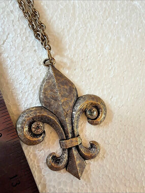 SWANK Fleur-de-Lis Pendant Necklace in Gold vintage